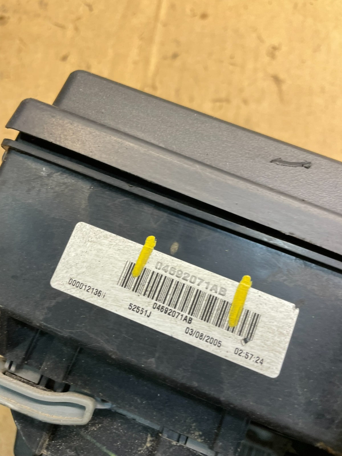 2005 Jeep Grand Cherokee Integrated Power Fuse Box Relay 04692071AB W7262 DG7