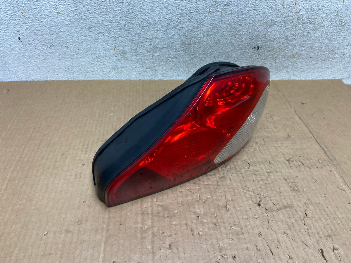2001 to 2008 Jaguar X-Type Right Passenger RH Side Tail Light AI5561 LK2