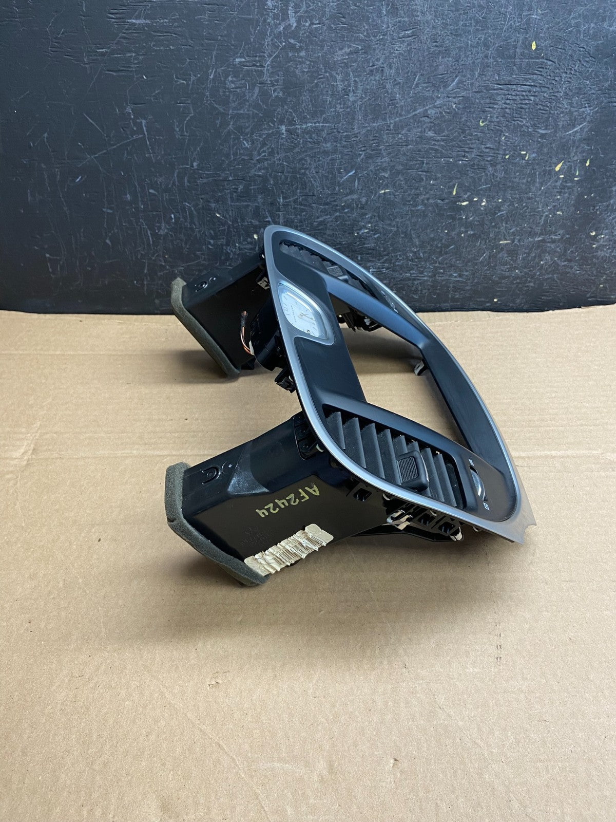 2015-2023 Chrysler 300 Dash A/C Climate Control Screen Radio Bezel AF2424 DG1