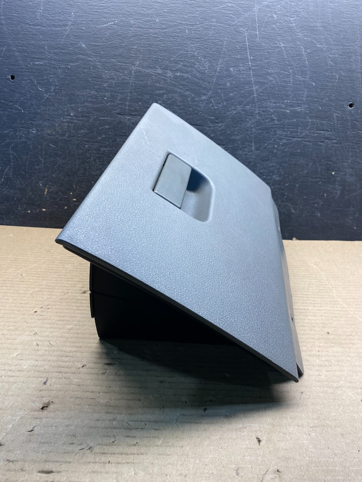2004 to 2008 Ford F-150 Glove Box Compartment ah9727 DG1