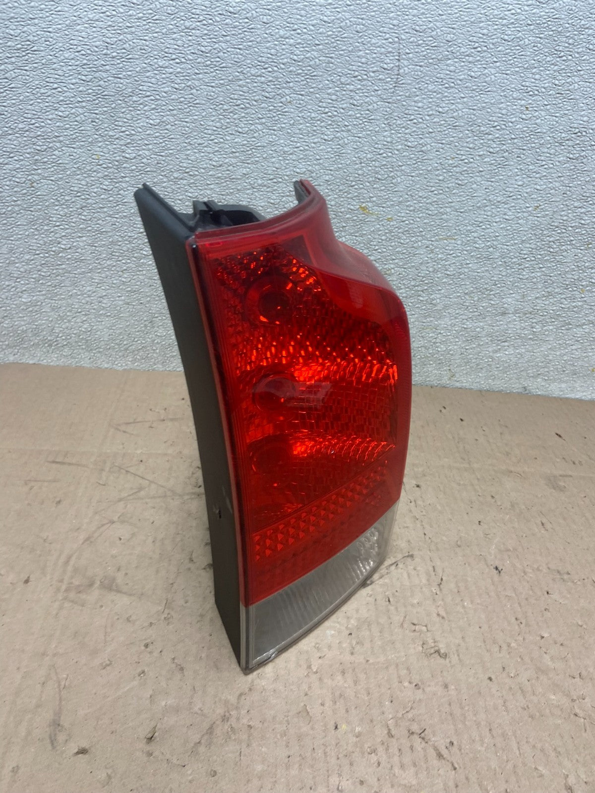 2005 to 2007 Volvo Xc70 V70 Right RH Side Tail Light Oem AA0969 DW2