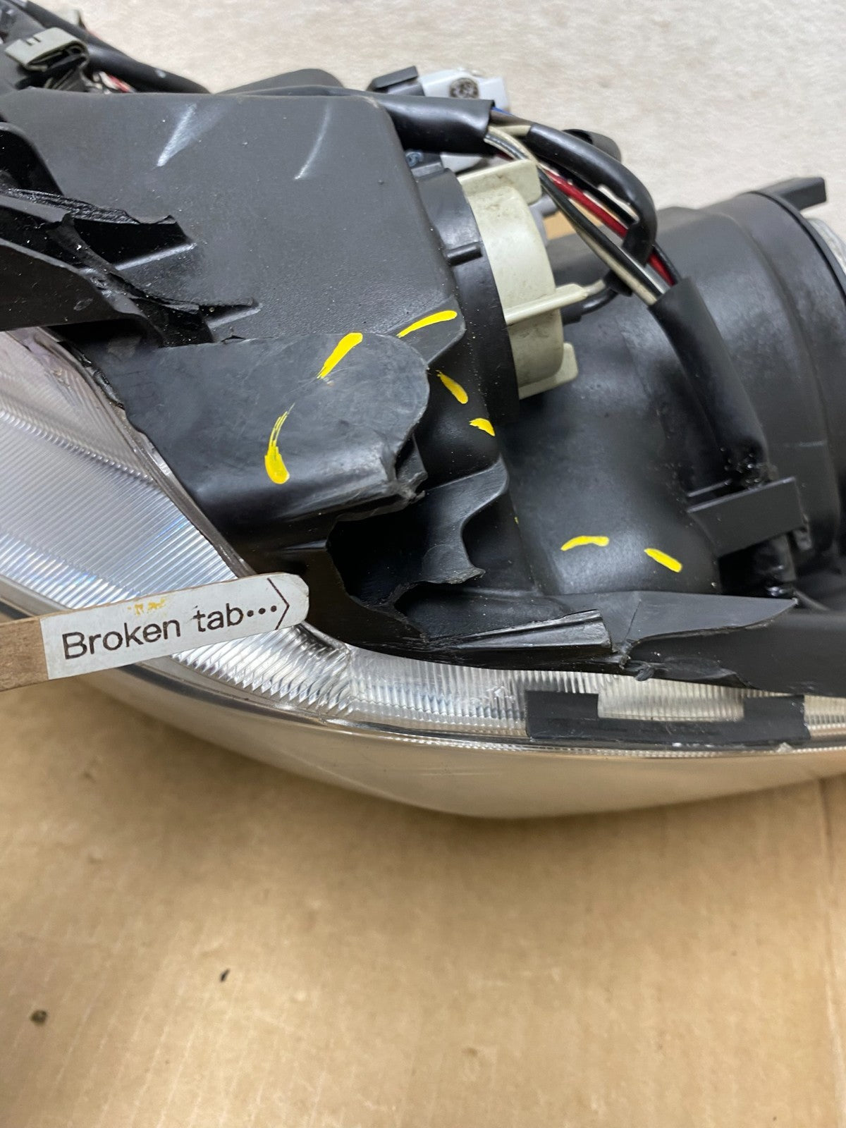 2015 to 2017 Subaru Legacy Outback Right Passenger Xenon HID Headlight AF9526 DW7