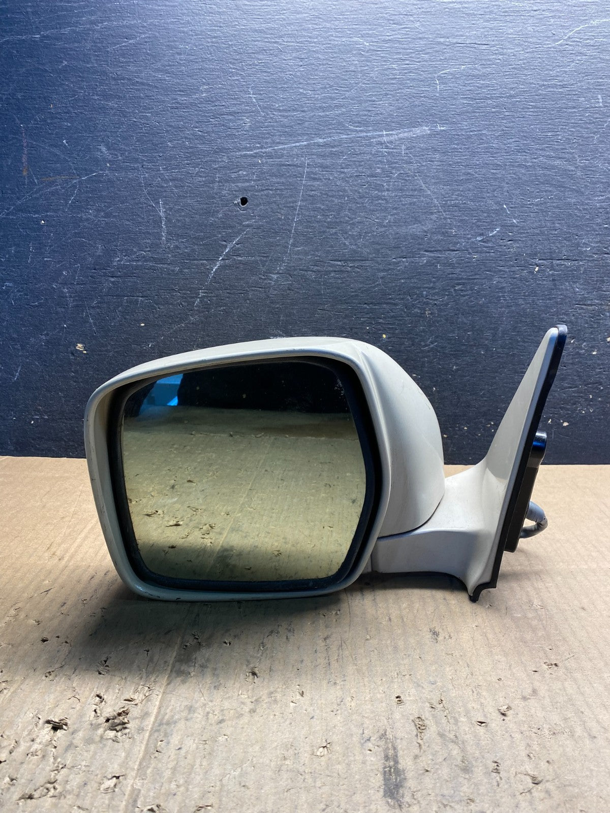 2004 2005 Lexus LX470 Left Driver View Door Mirror OEM AB0352 DG9