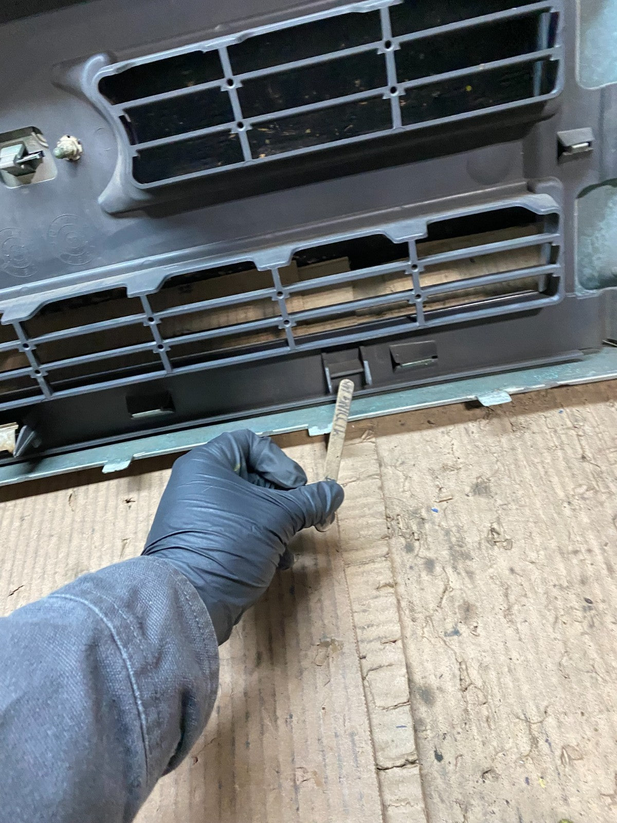 2008 to 2014 Ford Econoline E150 E250 Front Upper Chrome Grill Grille w6105  DG11