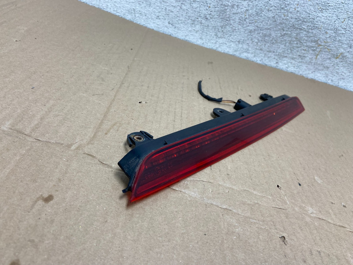2007 to 2009 AUDI Q7 Rear Tailgate Spoiler W/ 3RD Third Brake Light OE ai1172 DG2