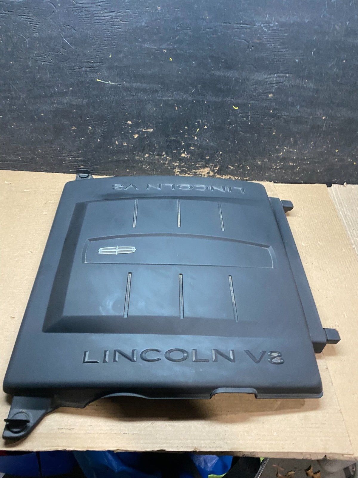 2005 to 2006 Lincoln Navigator 5.4L V8 Engine Motor Cover V7069 DG2