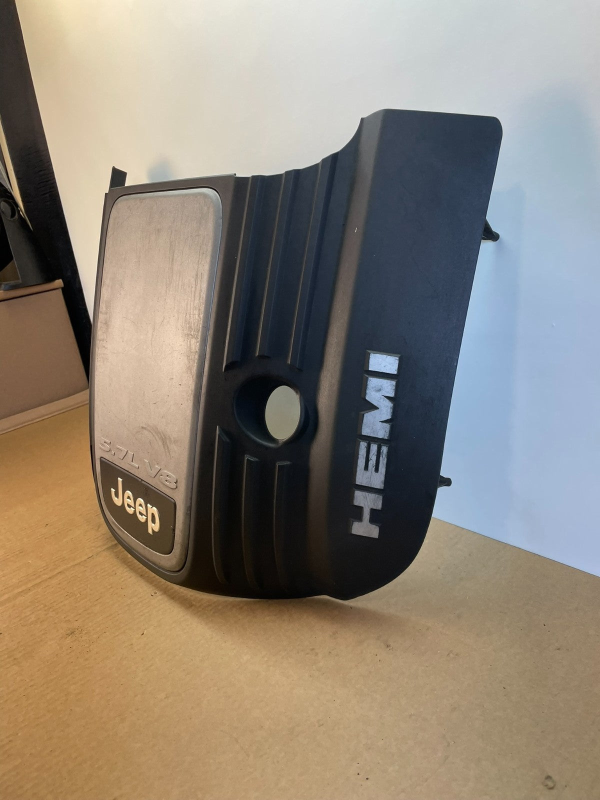 2005 to 2010 Jeep Grand Cherokee 5.7L Hemi Engine Cover Plastic Shield AF5436 DW1