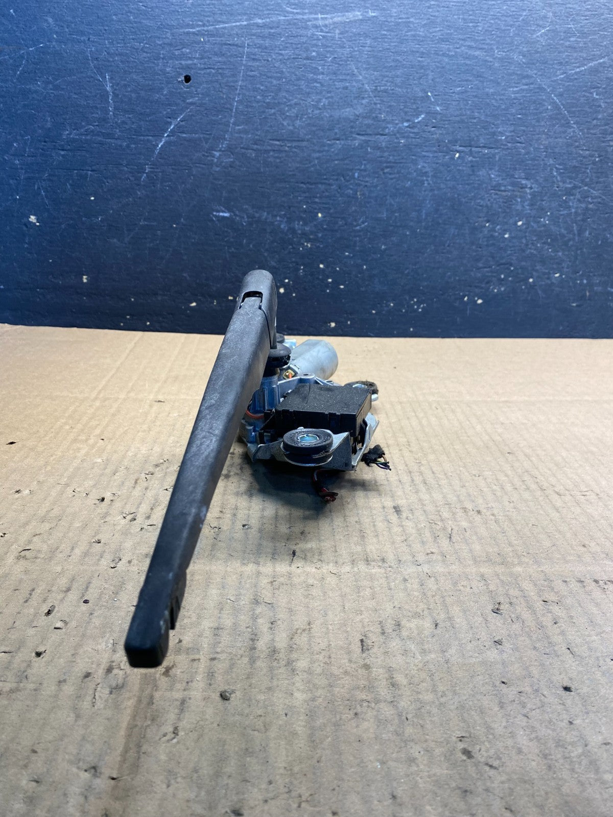 2004 to 2010 BMW X3 E83 Rear Windshield Wiper Motor AA7731 DG2