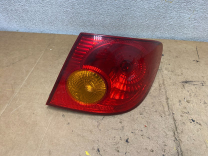 2003 to 2005 Toyota Corolla Right Passenger RH Side Tail Light Oem X7111 PS0