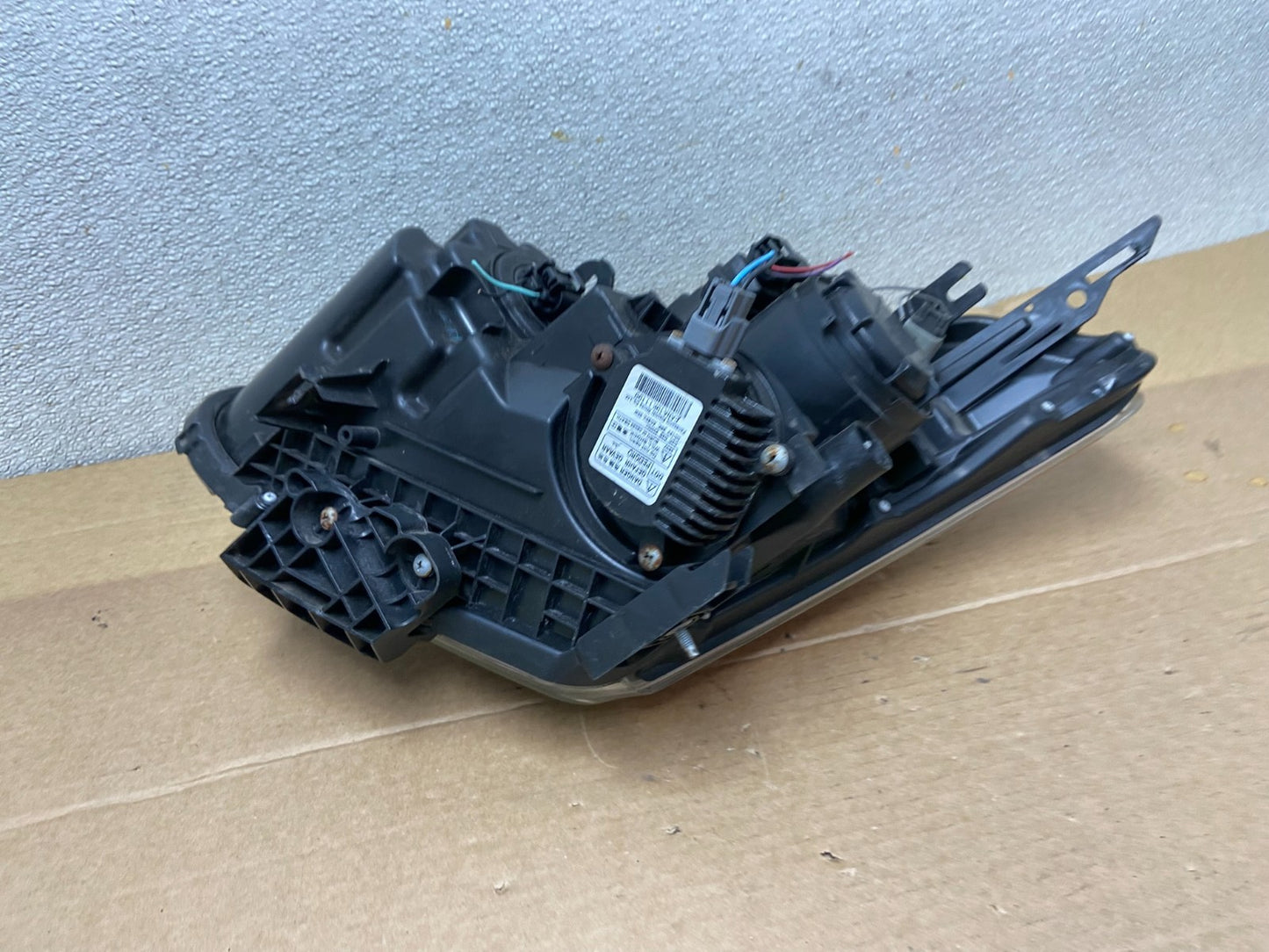 2009-2013 Nissan Rogue Right Passenger Xenon HID Headlight OEM AB5069 DW7