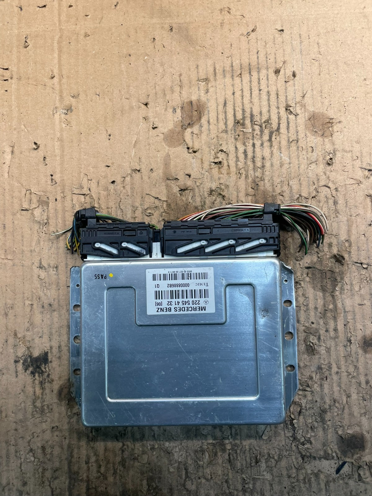 2000 - 2006 Mercedes S550 Suspension Control Unit 2205454132 V2250 DG0