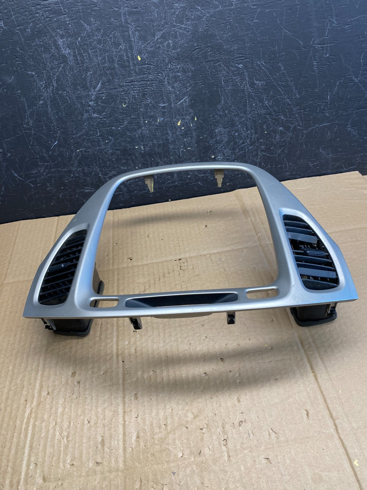 2001-2007 Toyota Highlander Radio Climate Dash Trim Bezel Air Vent AC9411 DG3