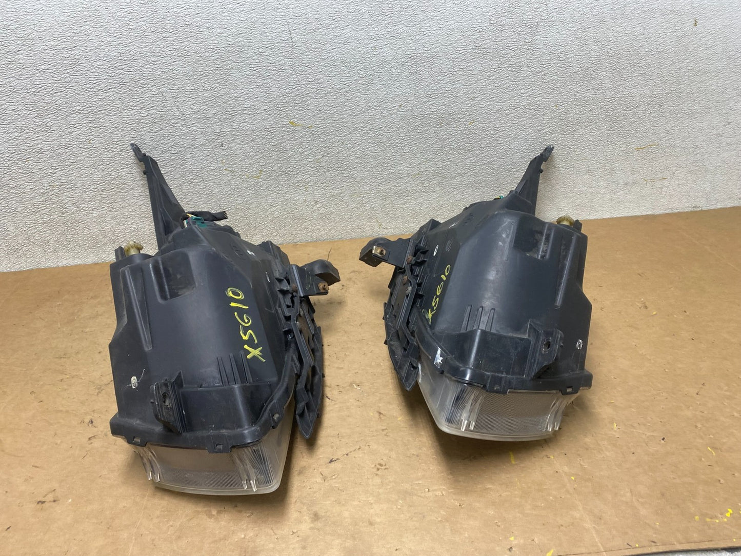 2011 to 2015 Chevrolet Cruze Halogen Left+Right Set Headlights X5610 DW14