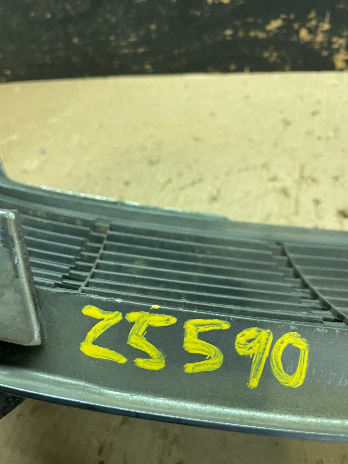 1995 1996 1997 Toyota Avalon Front Upper Grill Grille OEM Z5590 DG10