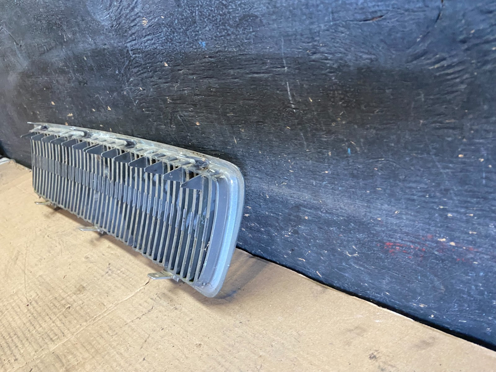 1999 to 2003 Volvo S80 Front Upper Grill Grille OEM R2112 DG8