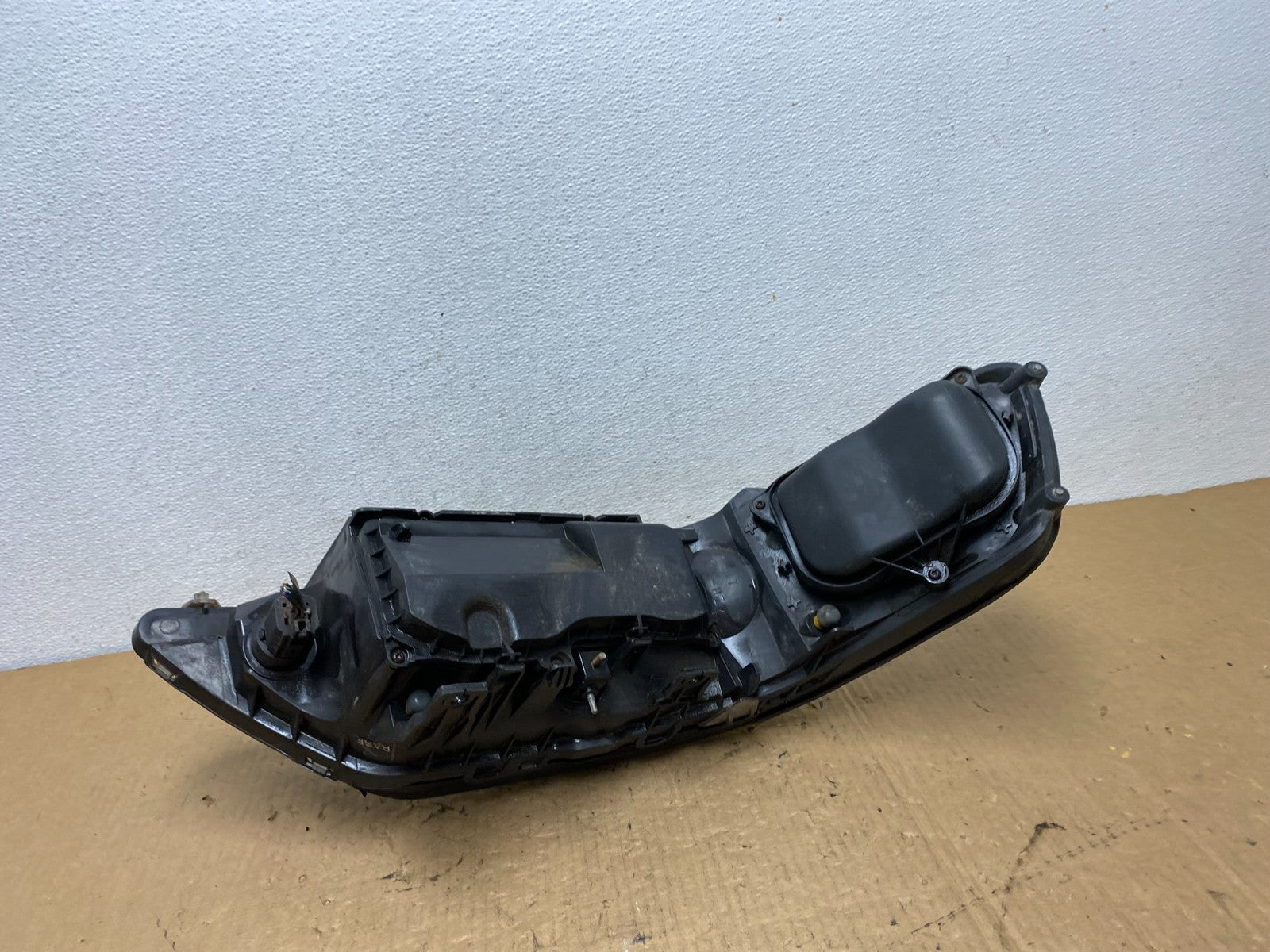 2005 to 2011 Lincoln Town Car Left Driver LH Side Headlight AC8133 DW6