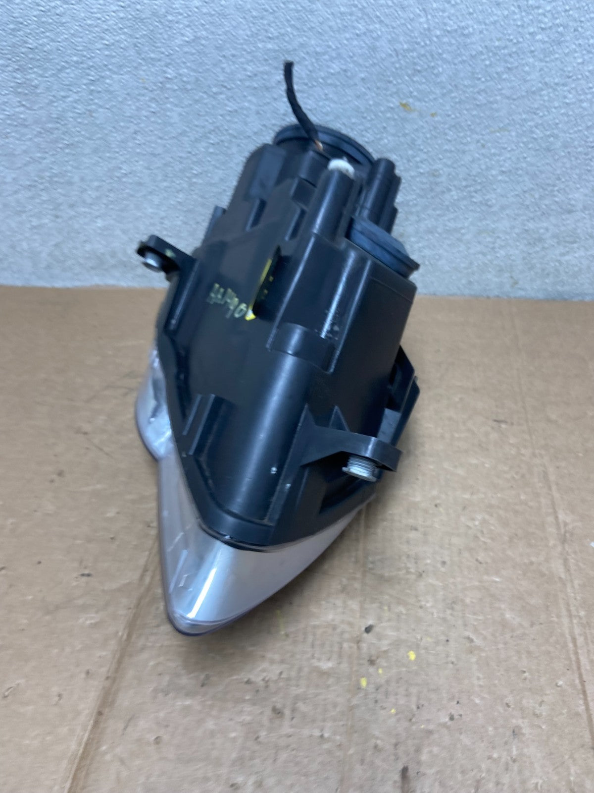 2006-2010 Volkswagen Passat Left Driver Side Halogen Headlight OEM AA14905