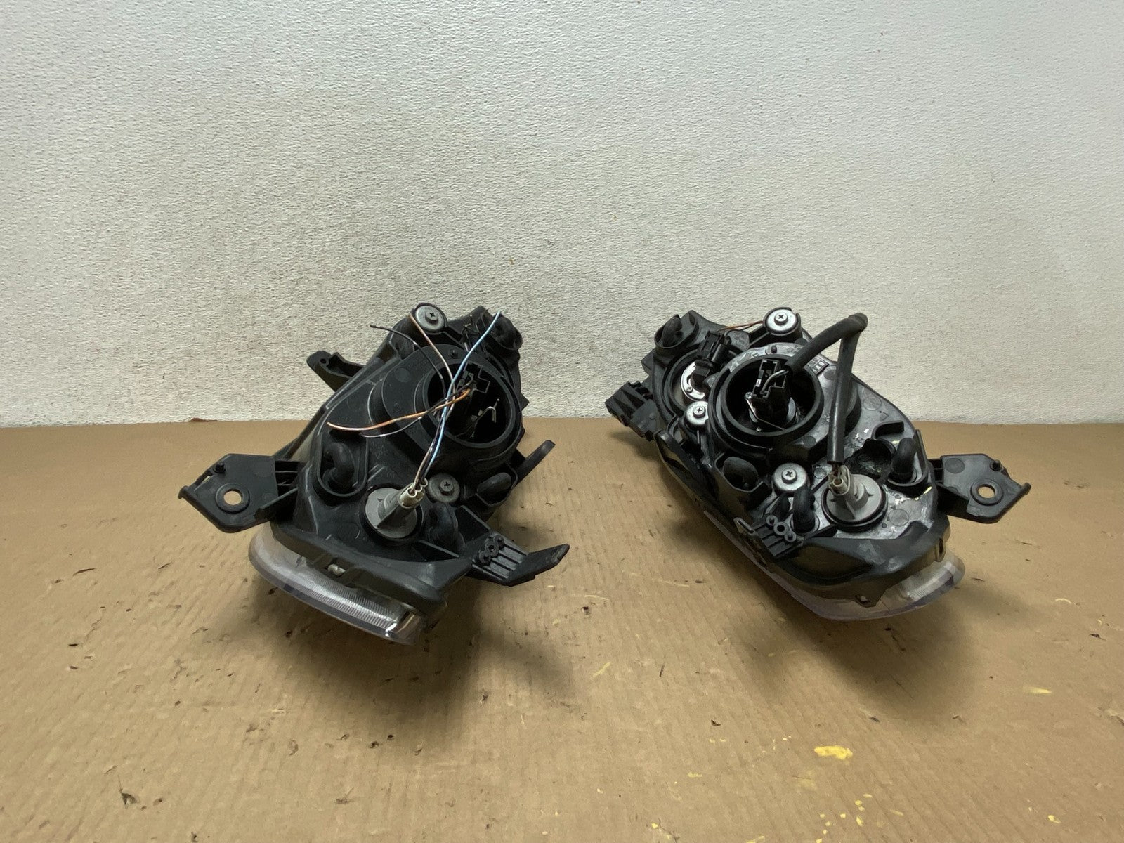 2004 to 2009 Mazda 3 Sedan Left+Right Side Halogen Headlights AG8026 DW8