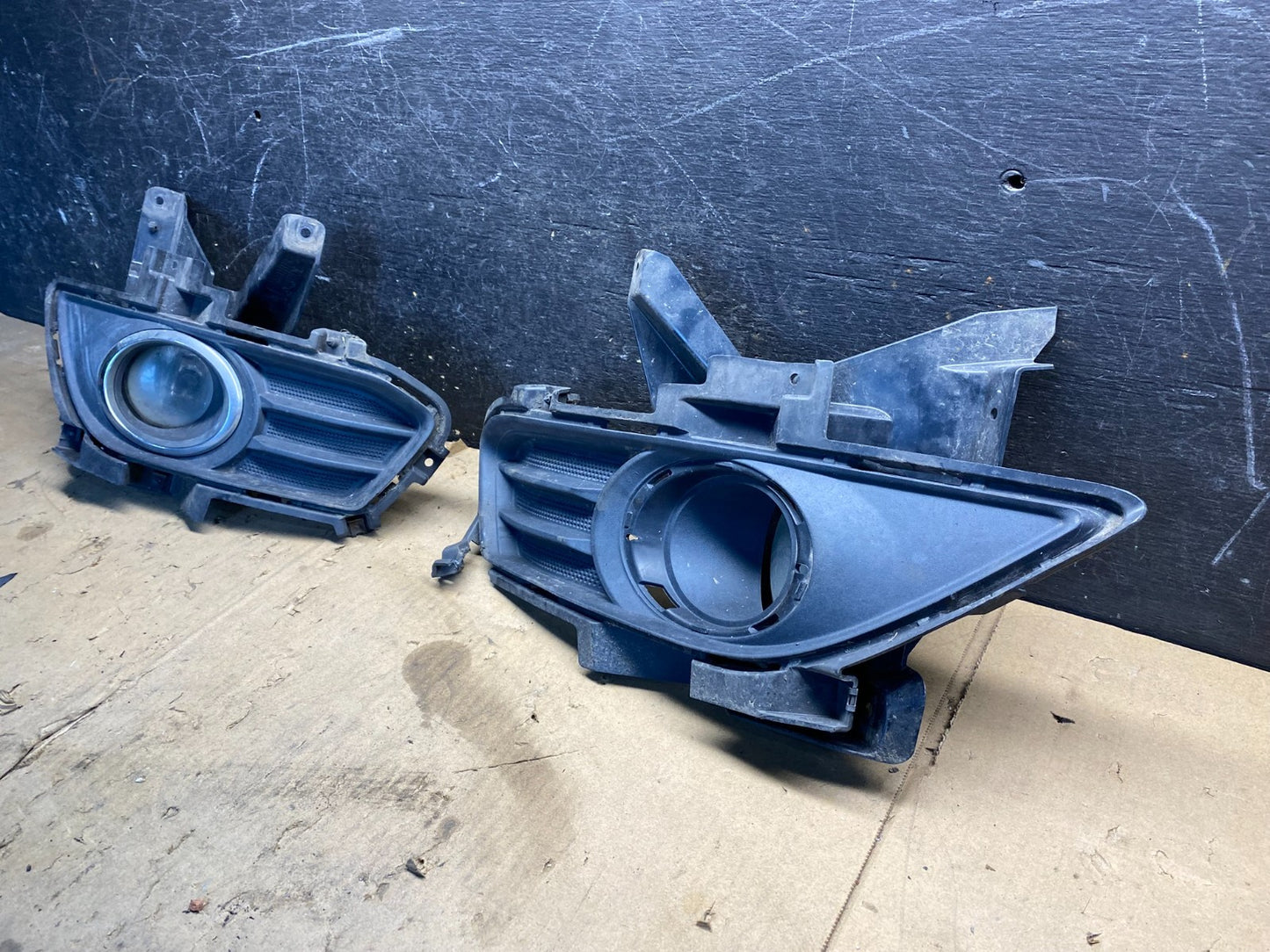 2013-2016 Ford Fusion Front Bumper Left+Right Set Fog Light  Bezel Trim X0379 DG2