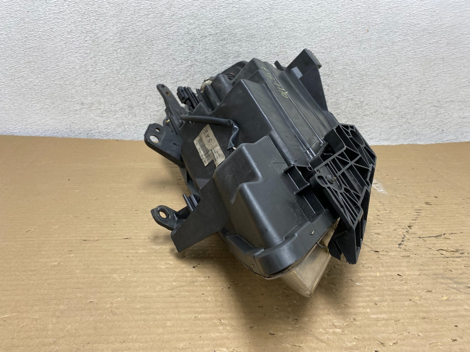 2008 to 2012 Nissan Versa Headlight Right Passenger Rh Side AG9114 DW8