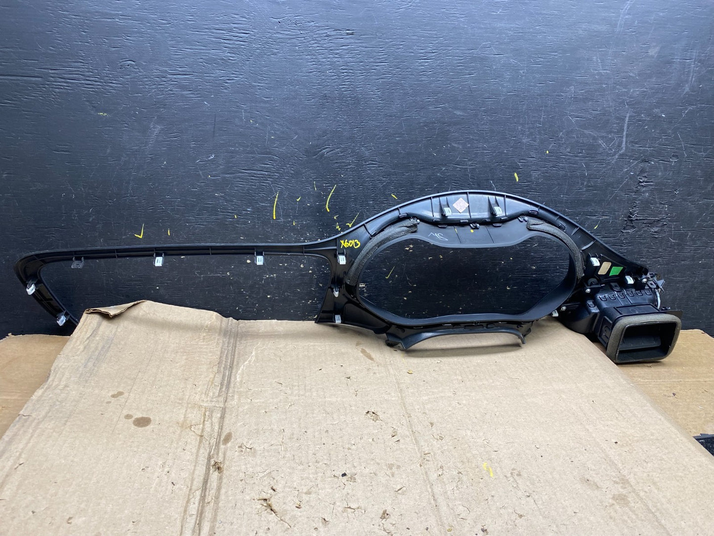 2015-2017 Chrysler 200 Speedometer Cluster Dash Bezel Trim W/ Vent OEM X6013 DG3