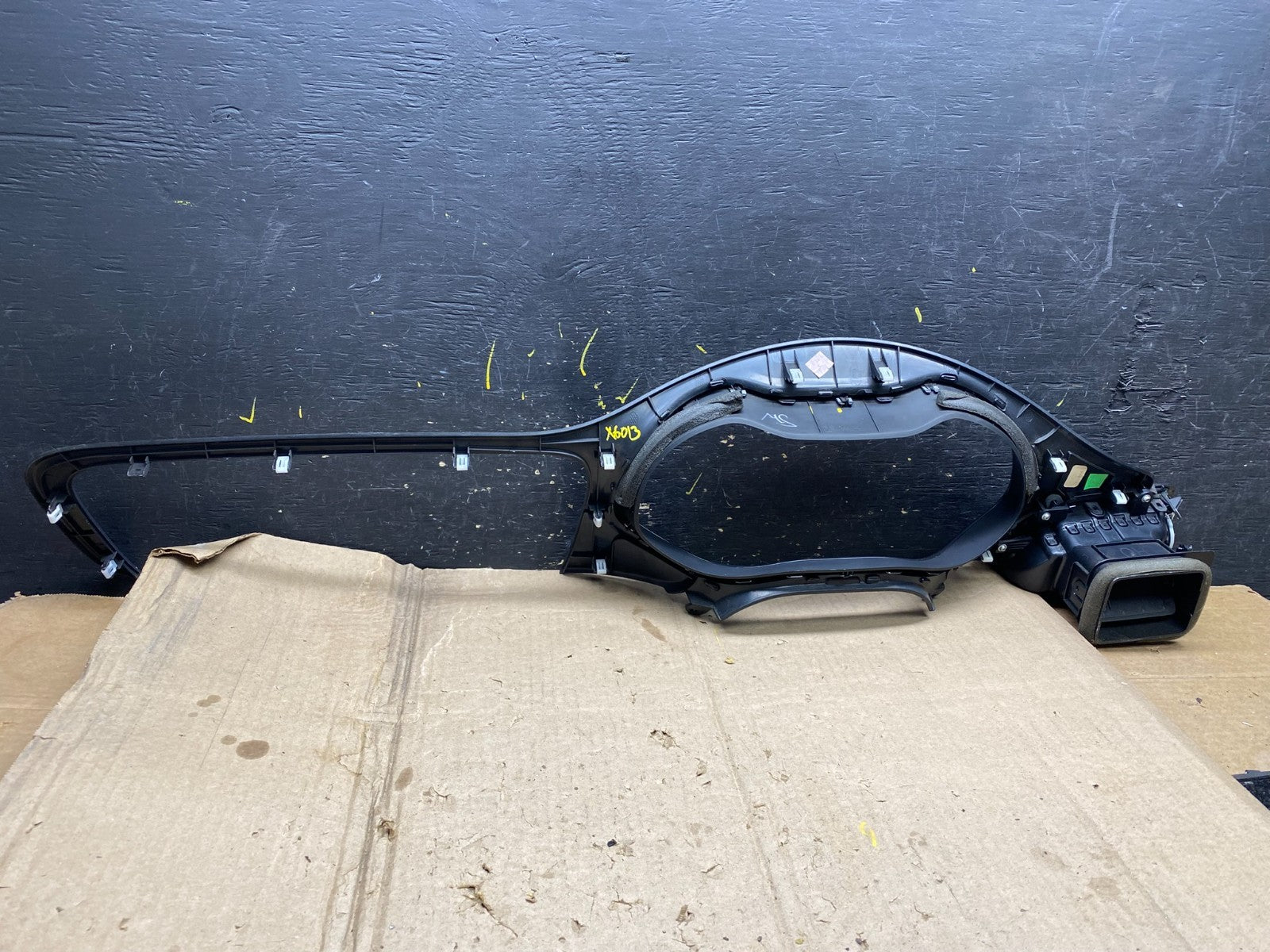 2015-2017 Chrysler 200 Speedometer Cluster Dash Bezel Trim W/ Vent OEM X6013 DG3