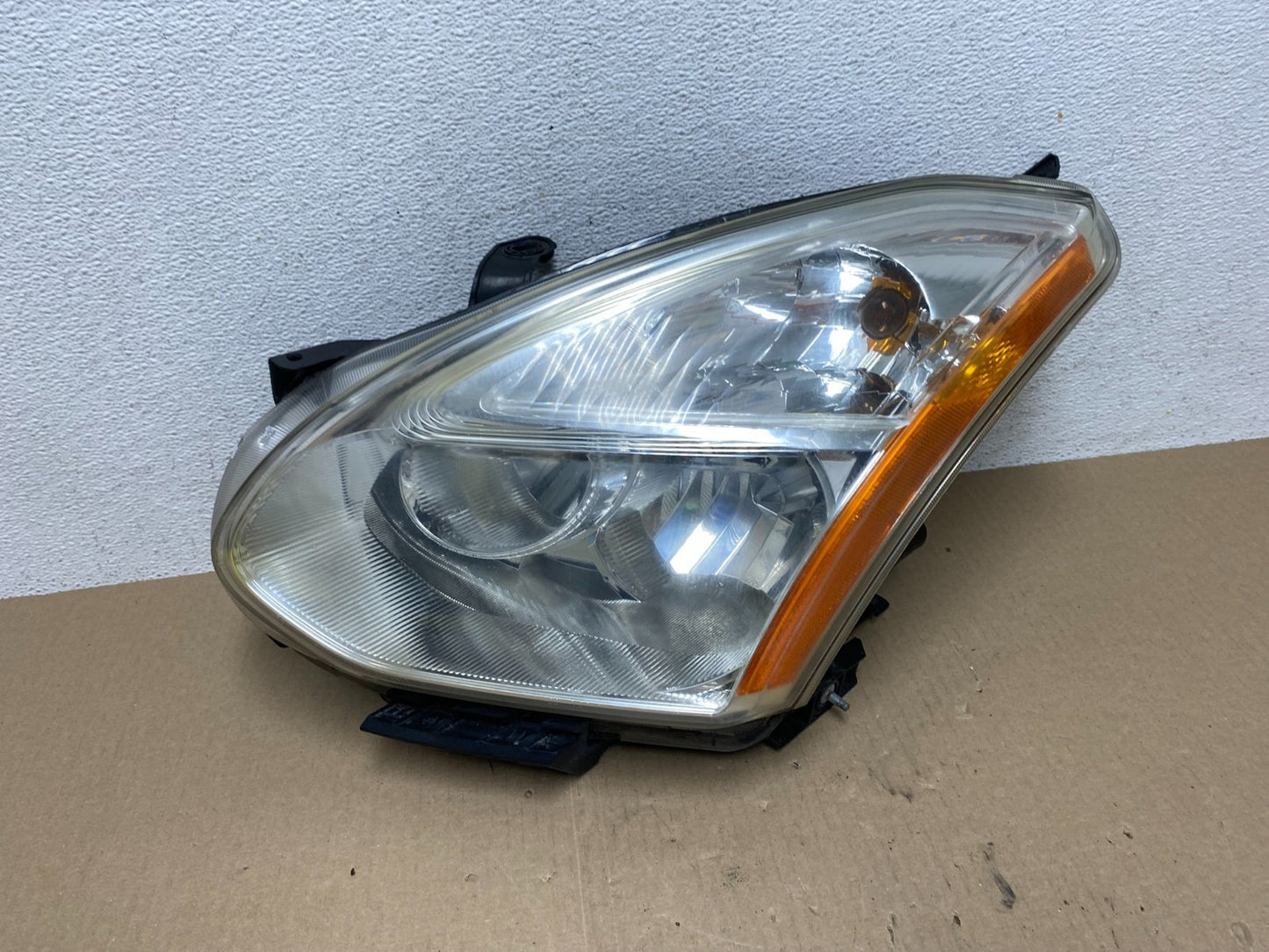 2008 to 2013 Nissan Rogue Left Driver LH Halogen Headlight AE6954 DW0