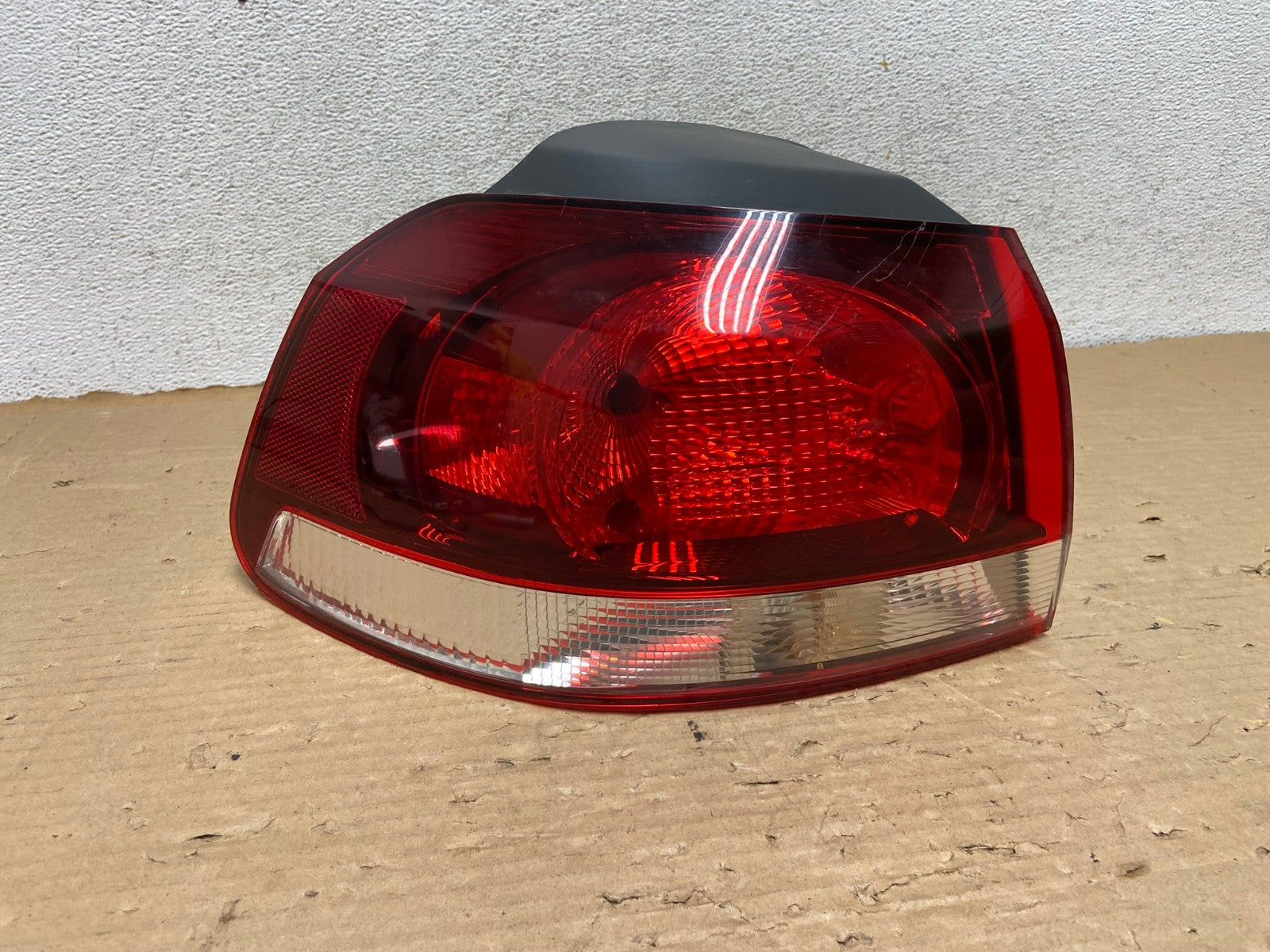 2010 to 2014 Volkswagen Golf & GTI Hatchback Left Side Tail Light AG8305 LK0