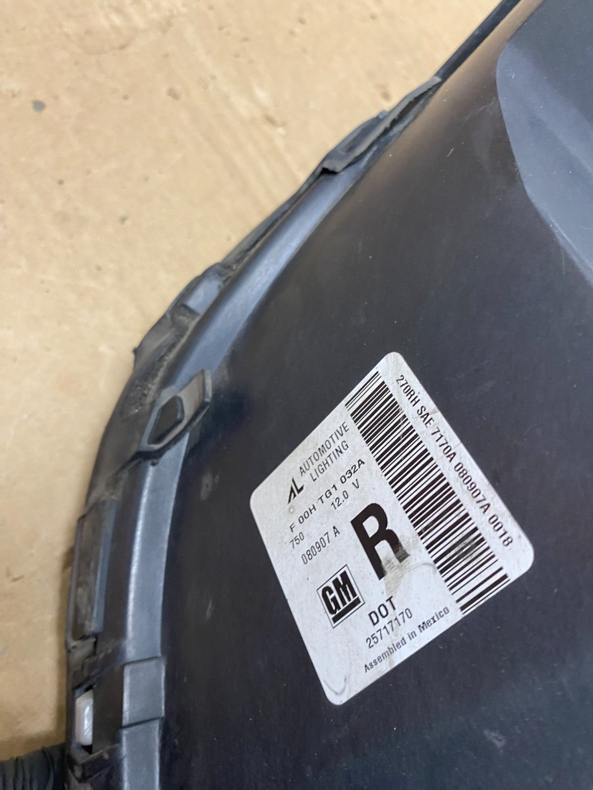 2000 to 2005 Cadillac Deville Right Passenger RH Side Headlight AD3985 DW10