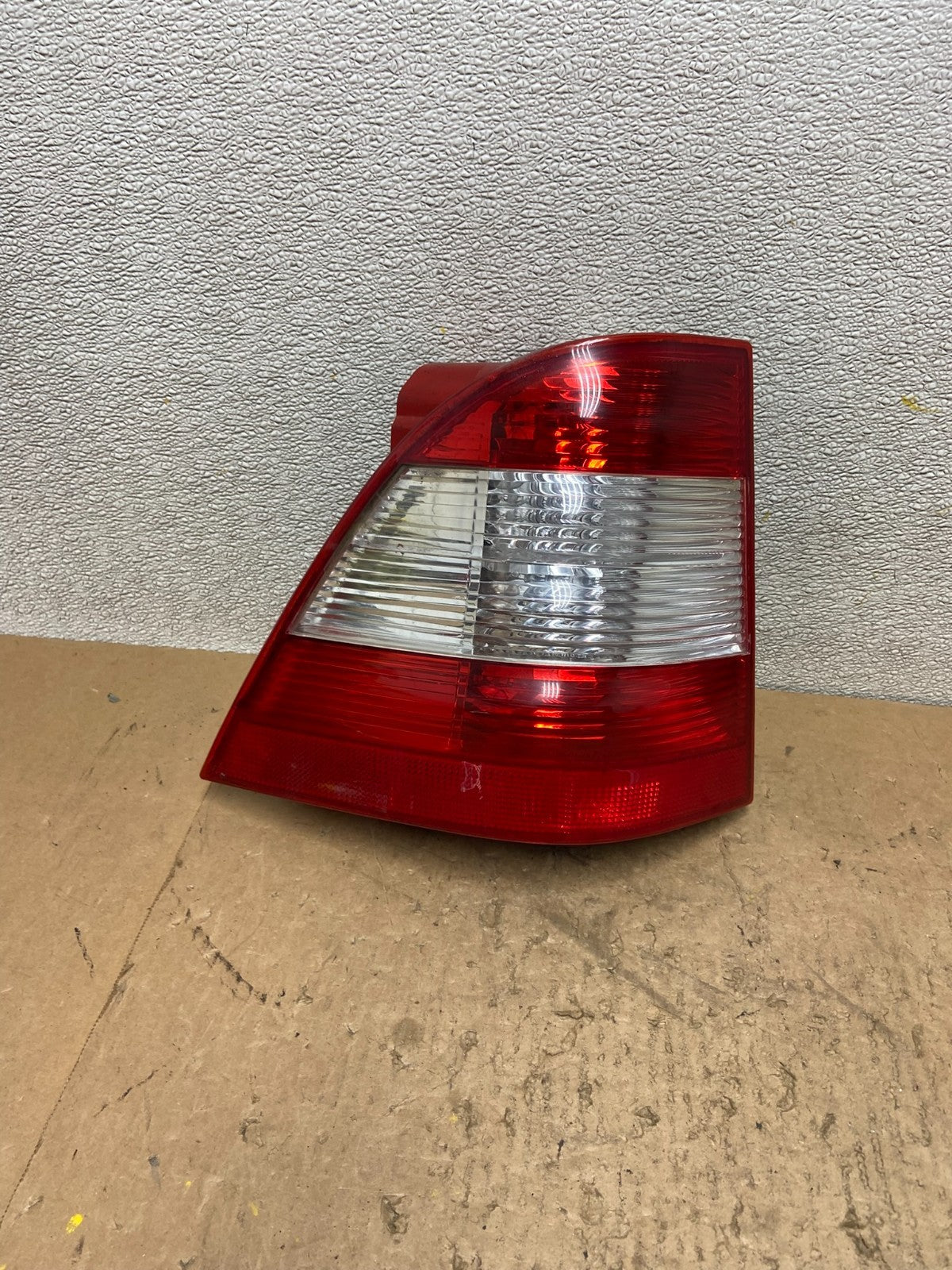 2002-2005 Mercedes ML350 ML-Class Left Driver Lh Side Tail Light OEM AA0064 DW0