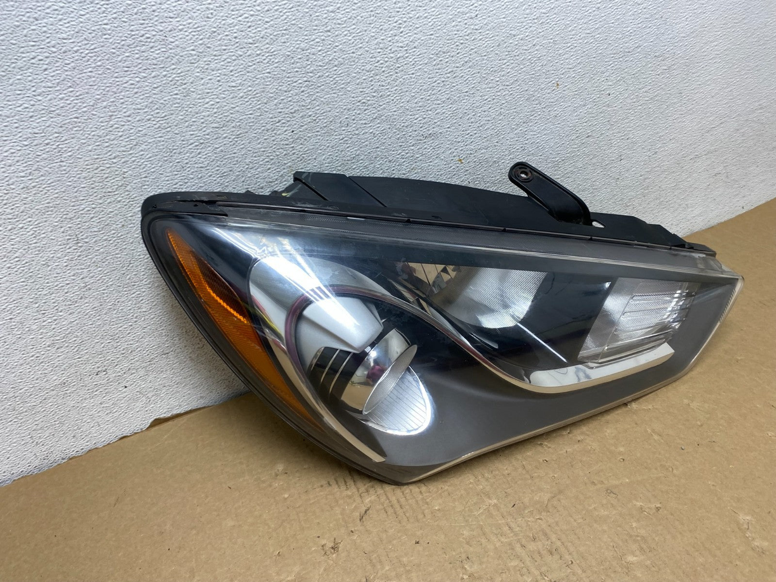 2013 - 2016 Hyundai Genesis Coupe Right Passenger Halogen Headlight OE AF7370 DW2