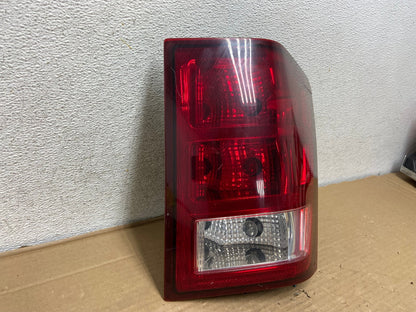 2005 - 2006 Jeep Grand Cherokee Right Passenger Rh Side Tail Light AG9265 LK1