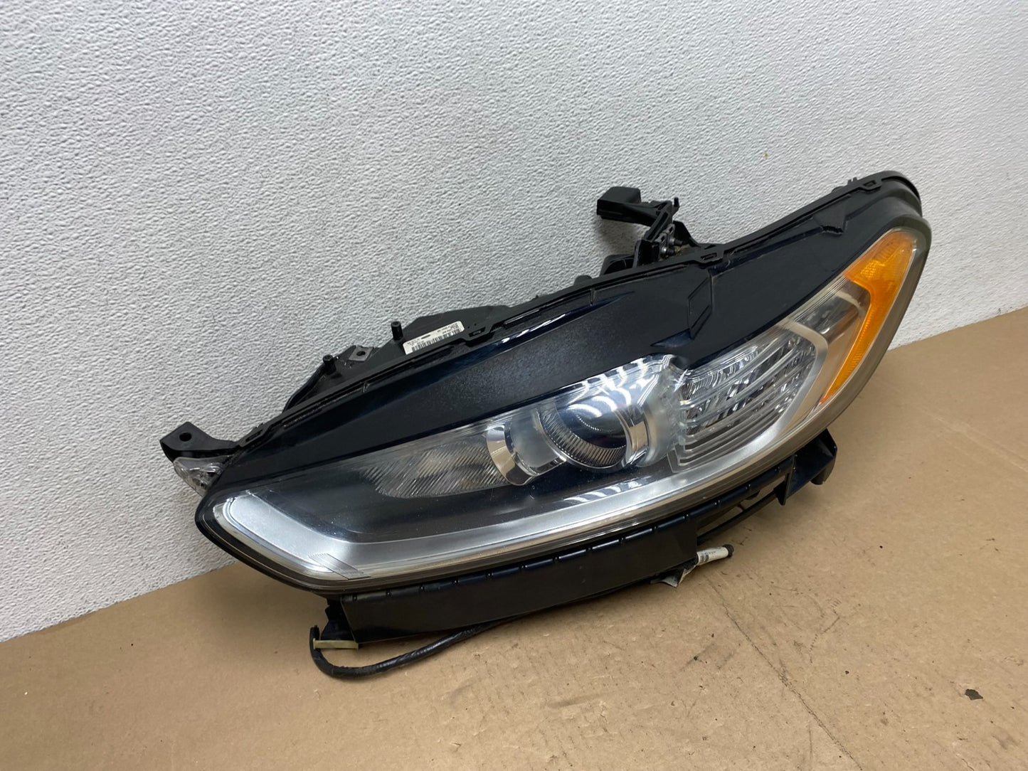 2013 to 2016 Ford Fusion Left Driver Lh Side Headlight AG4650 DW2