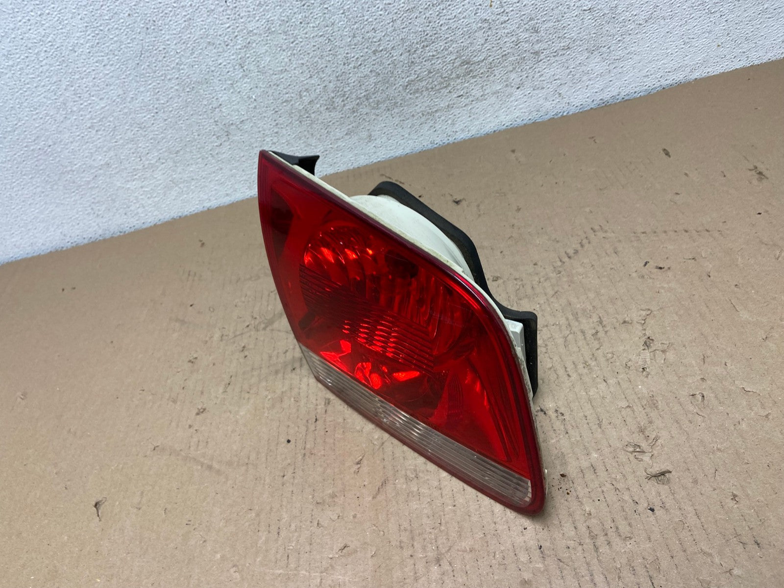 2004-2007 Volkswagen Touareg Lh Driver Left Side Inner Tail Light AF3233 LK1