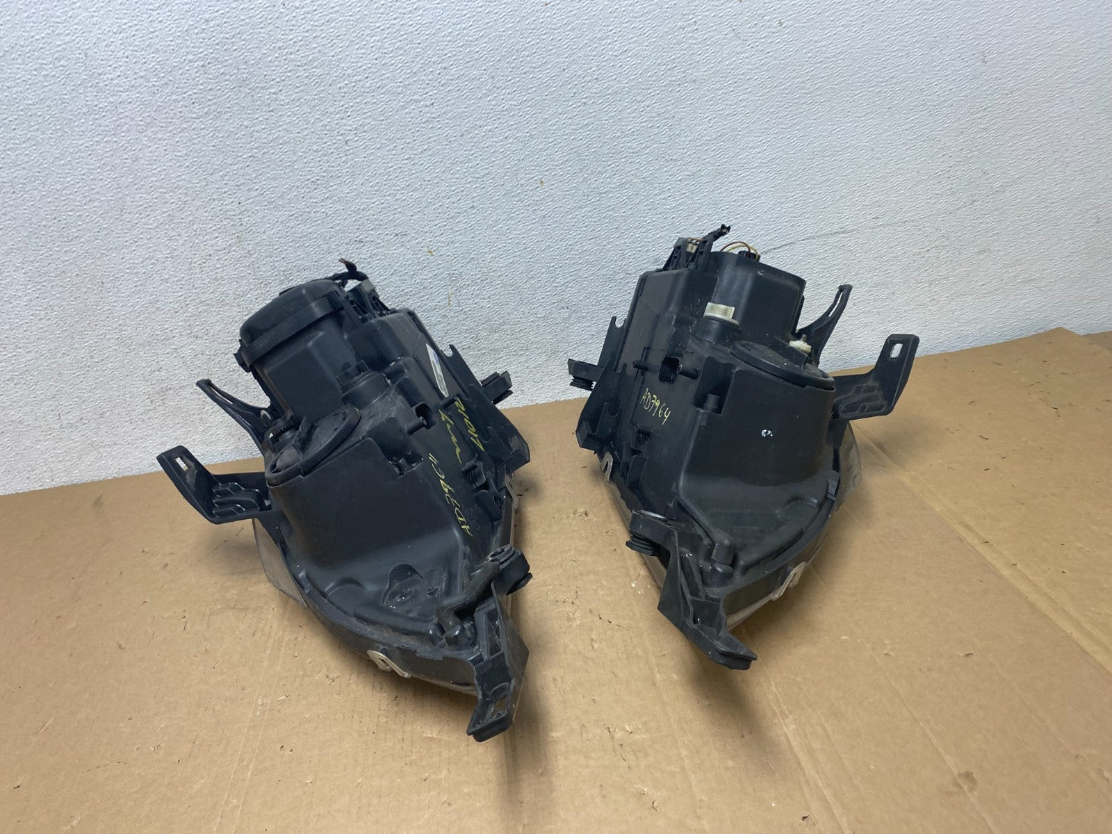 2002 - 2005 Mercedes ML ML350 ML500 Left+Right Side Halogen Headlights AD7964 DW9