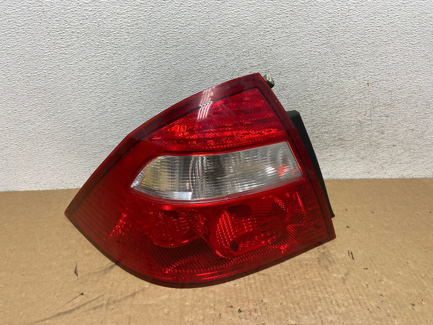 2005 2006 2007 Ford Five Hundred Left Driver Lh Side Tail Light AG0520 LK0
