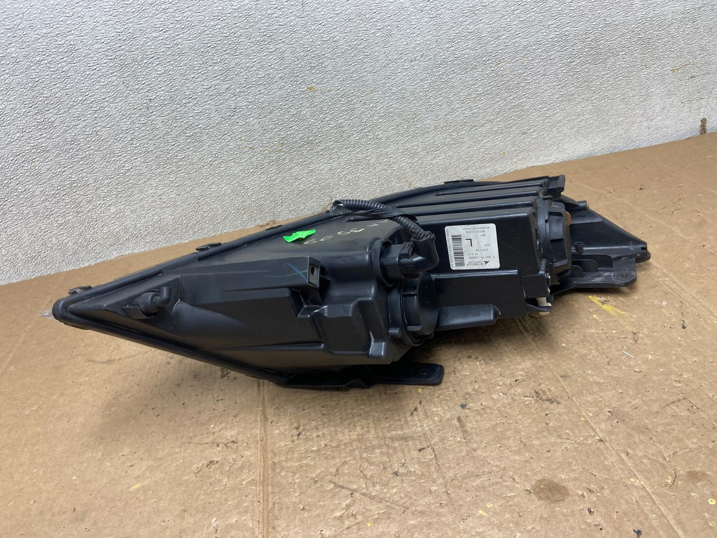 2011 to 2013 Kia Sorento Left Driver LH Side Headlight Halogen Oem AA3805 DW5
