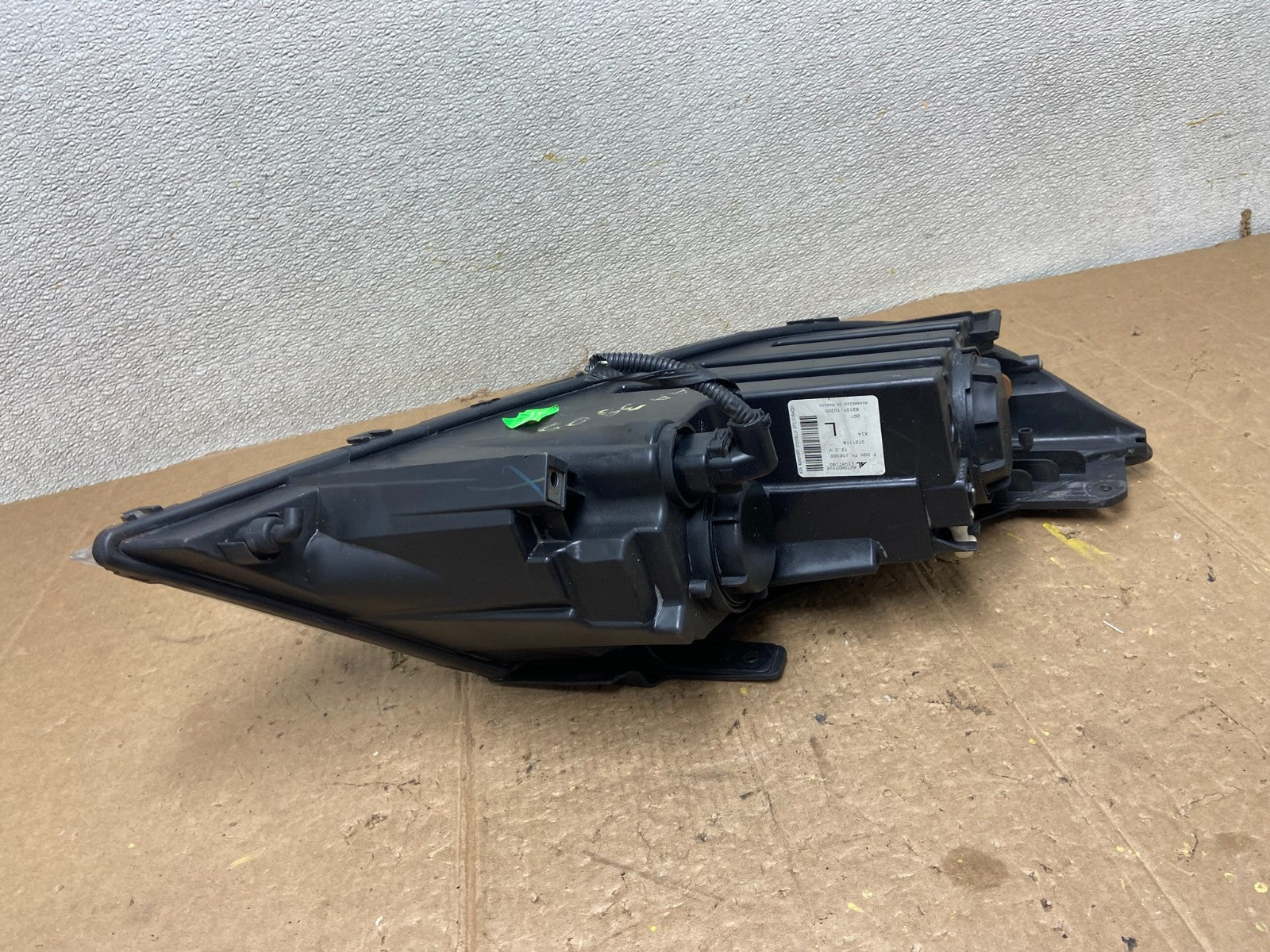 2011 to 2013 Kia Sorento Left Driver LH Side Headlight Halogen Oem AA3805 DW5