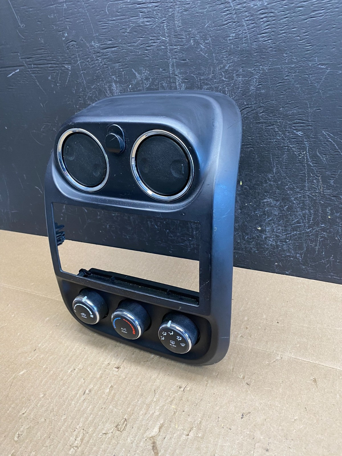 2011 to 2017 Jeep Compass Dash Climate Temperature Control Radio Bezel AC6450 DG1