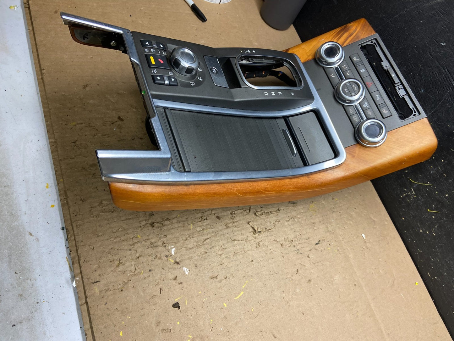 2010-2013 Land Rover Sport Center Climate Console Control Shifter Trim T8288 DG4