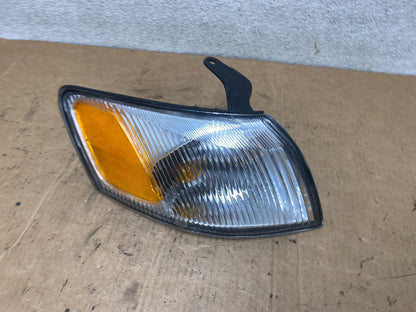 1997 1998 1999 Toyota Camry Right Passenger RH Turn Signal T2307 DW1