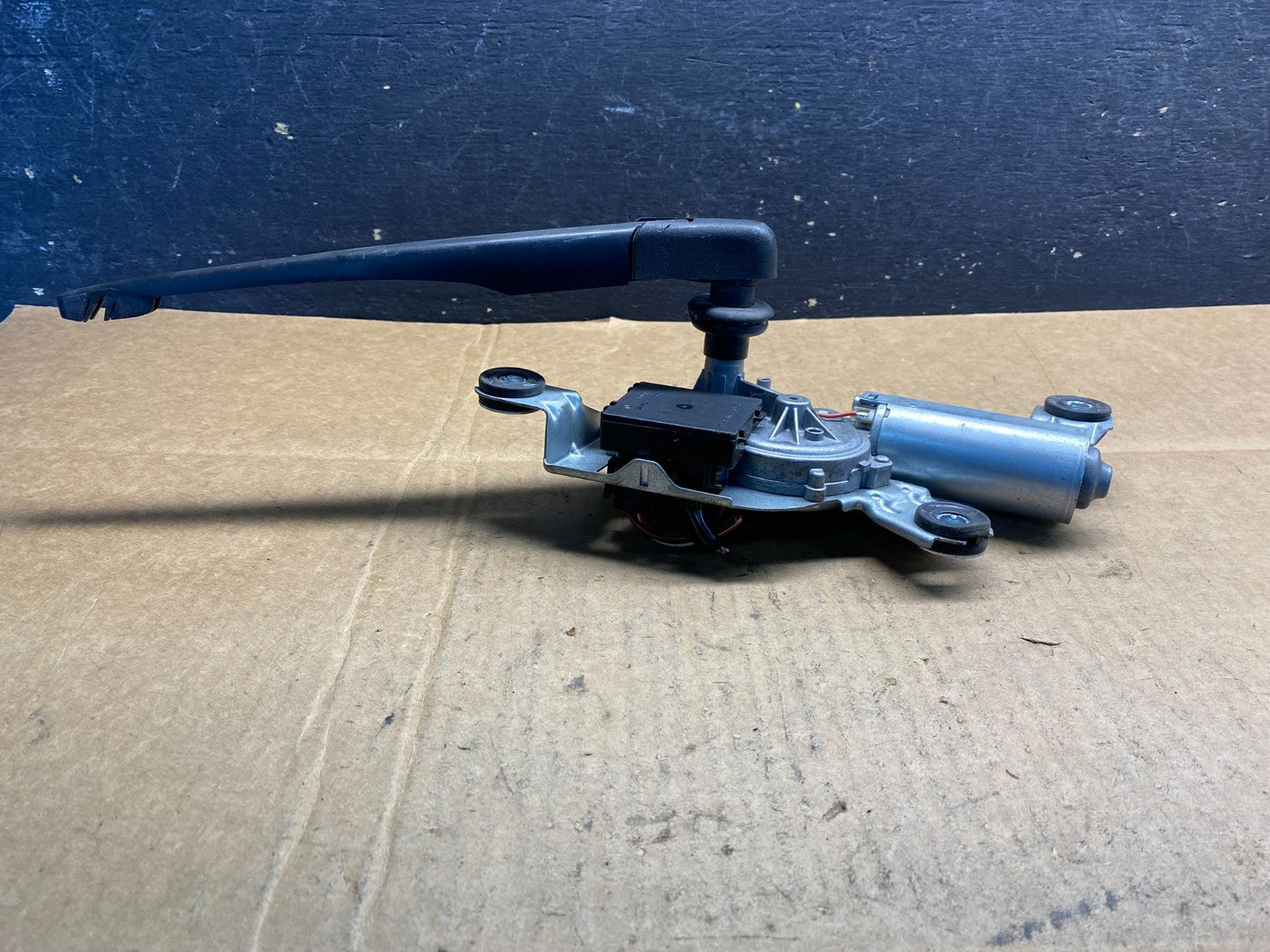 2004 to 2010 BMW X3 E83 Rear Windshield Wiper Motor OEM ab3787  DG1