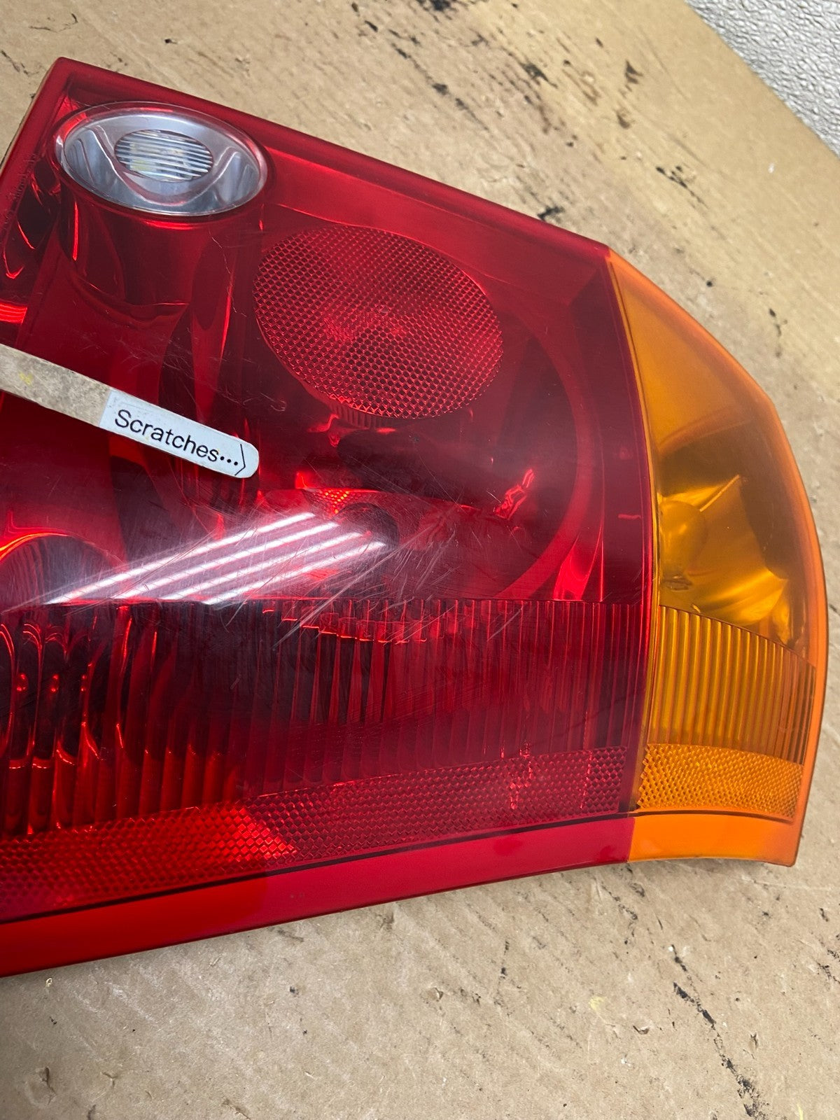 2004 to 2006 Chrysler Pacifica Right Passenger Rh Side Tail Light  AB5301 LK3