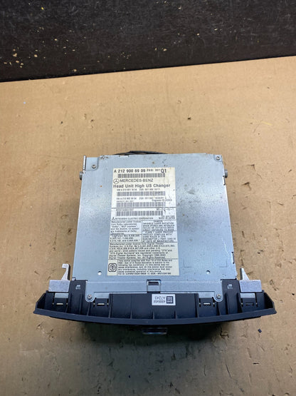 2010-2011 Mercedes W212 E350 E550 Stereo CD Changer Radio a2129005818 AA7284 DG4