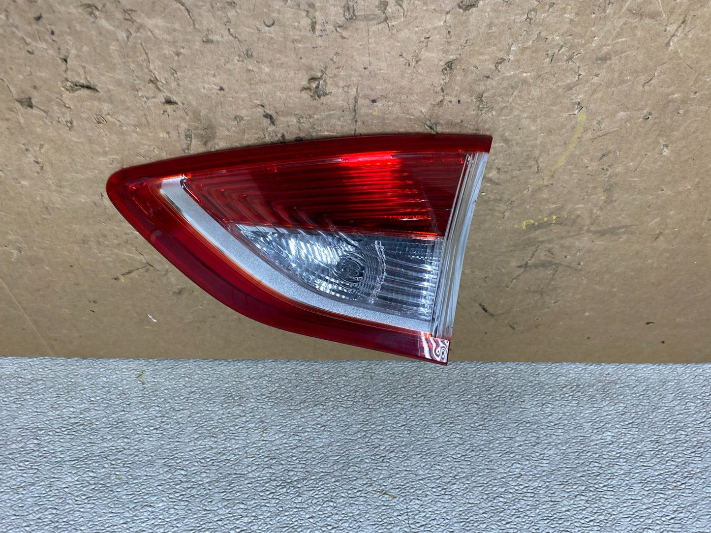 2013 to 2016 Ford Escape Right Passenger RH Side Inner Tail Light OEM V6105 DW0