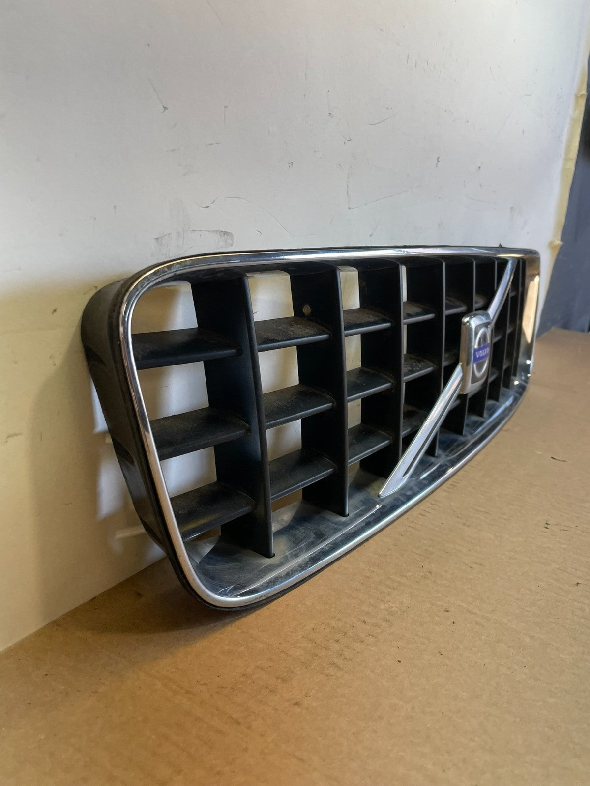 2003 to 2013 Volvo XC90 Front Upper Grill Grille AG2937 DG2