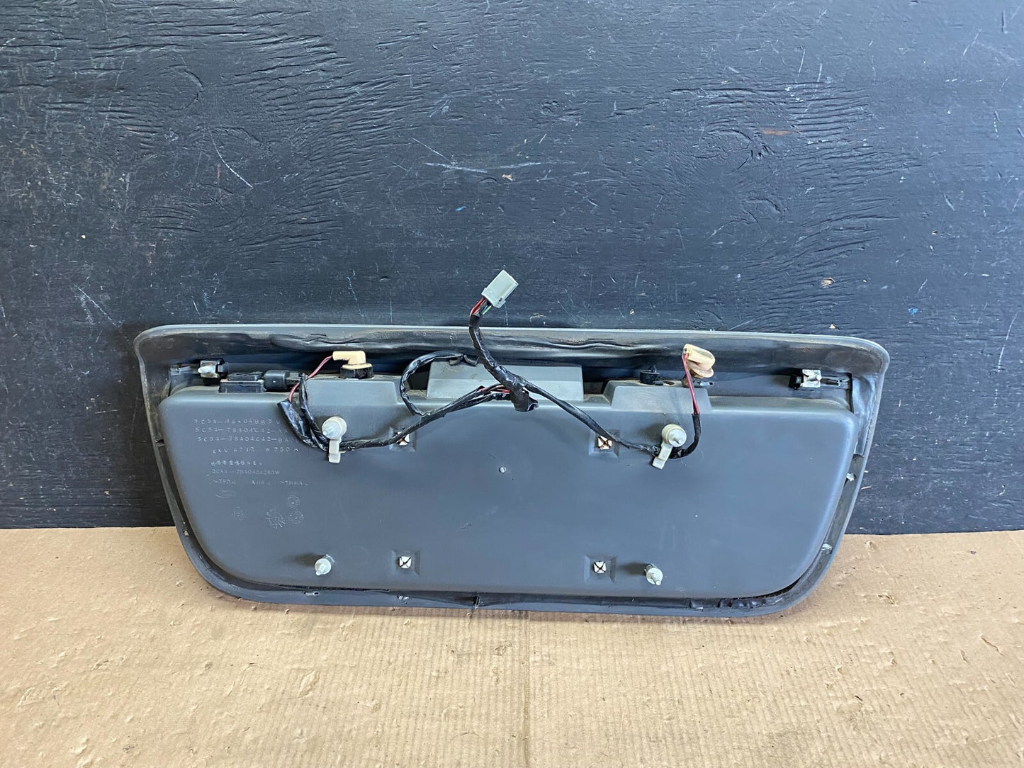 2003 to 2005 Lincoln Aviator Trunk Liftgate License Plate N5679 PS6