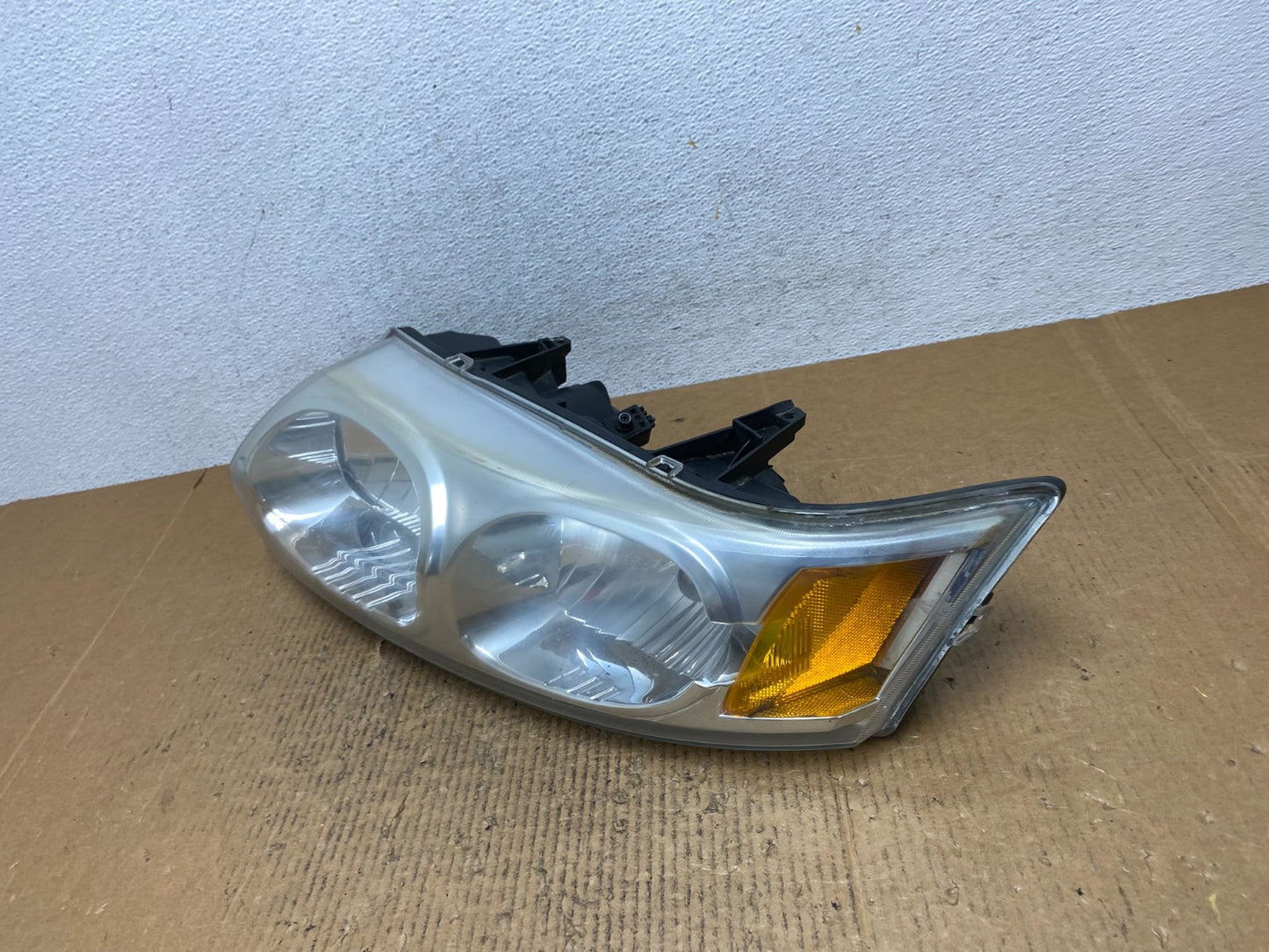 2003 to 2007 Saturn Ion Halogen Headlight Left Driver LH Side AE2594 DW1