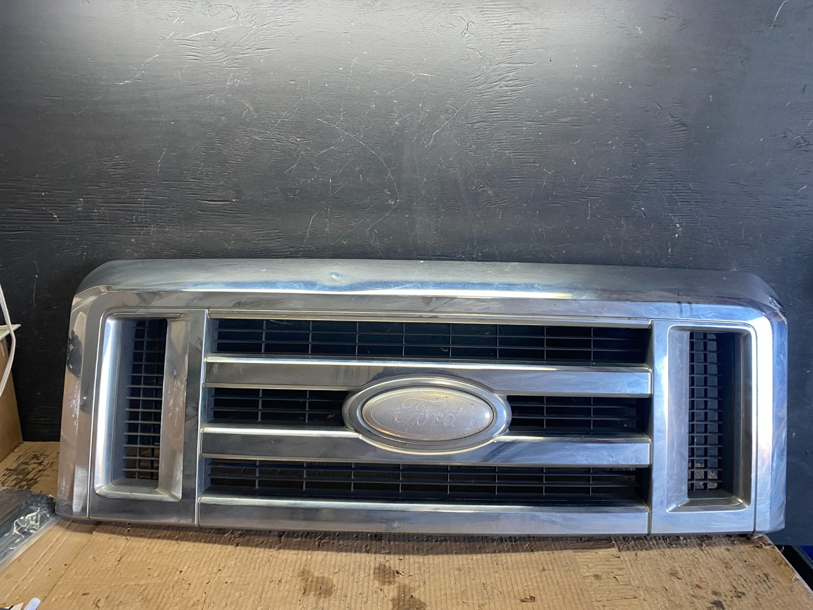 2008 to 2014 Ford Econoline E150 E250 Front Upper Chrome Grill Grille x0043 DG0