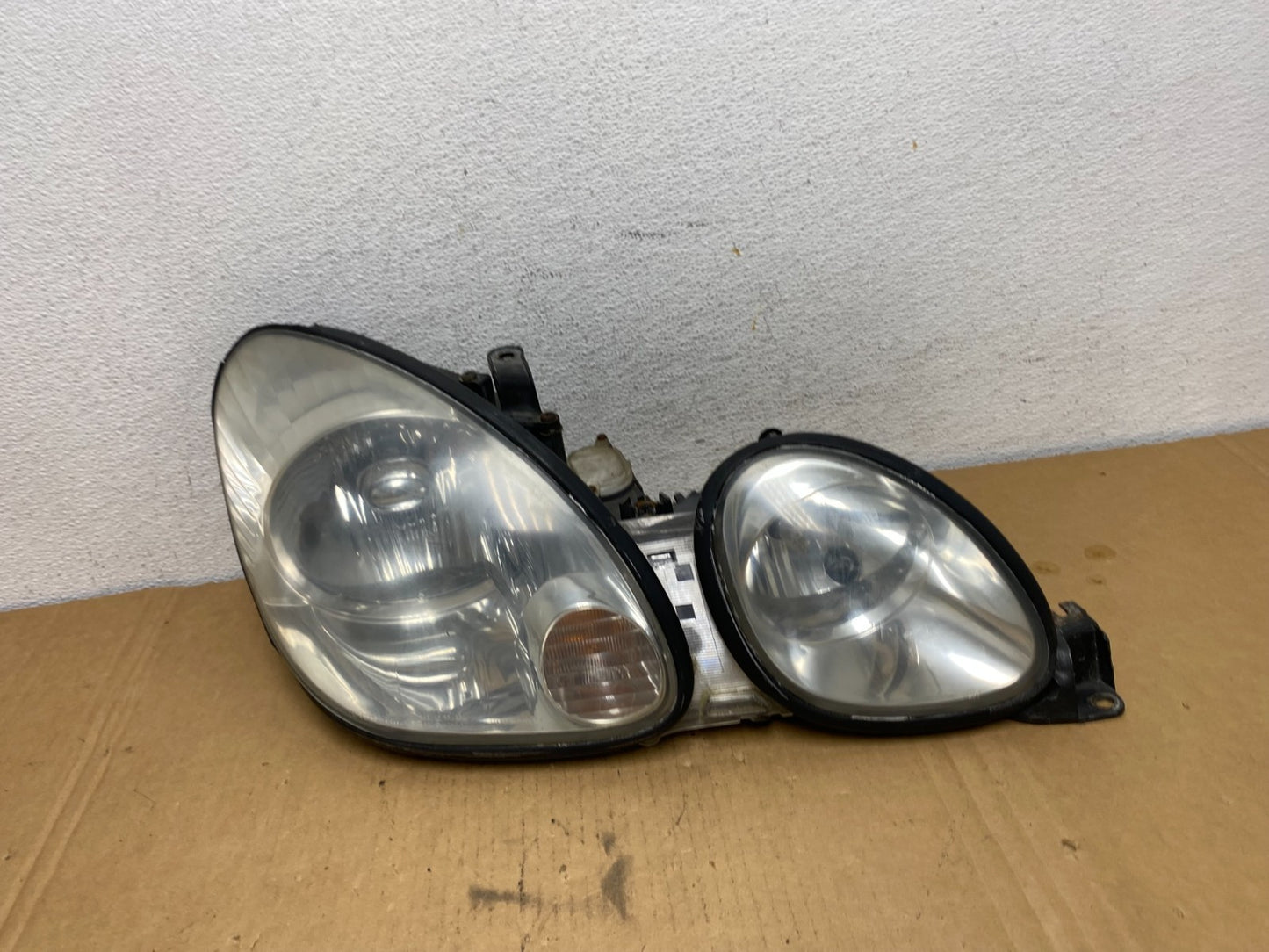 2001 to 2005 Lexus GS430 Gs300 Right Passenger Headlight Halogen AD2670 DW0